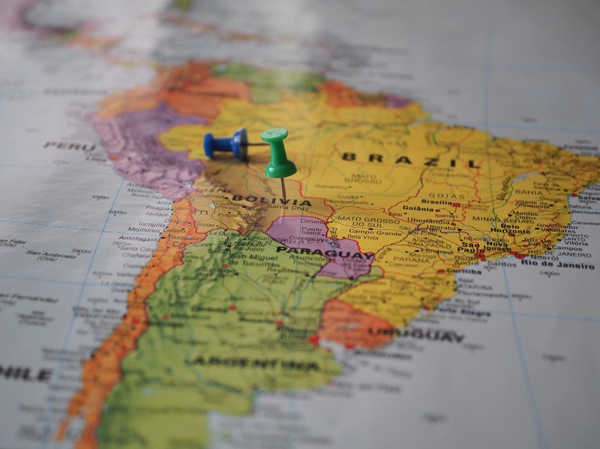 ¿Importa el país donde fue emitida? — foto de Beate Vogl en Pexels