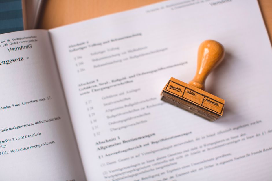 ¿Necesito traducir sellos y anotaciones?